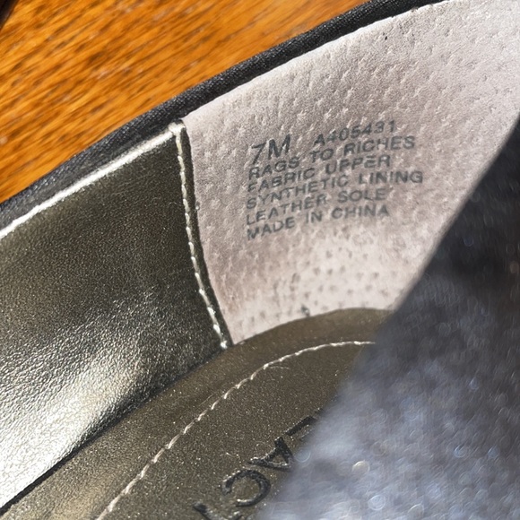 Kenneth Cole Reaction Black Satin Open-Toed Heels with Bow Accent - Picture 8 of 9